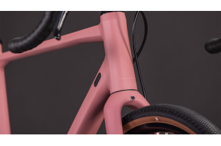 CUBE NUROAD ONE ruby´n´puce 2026